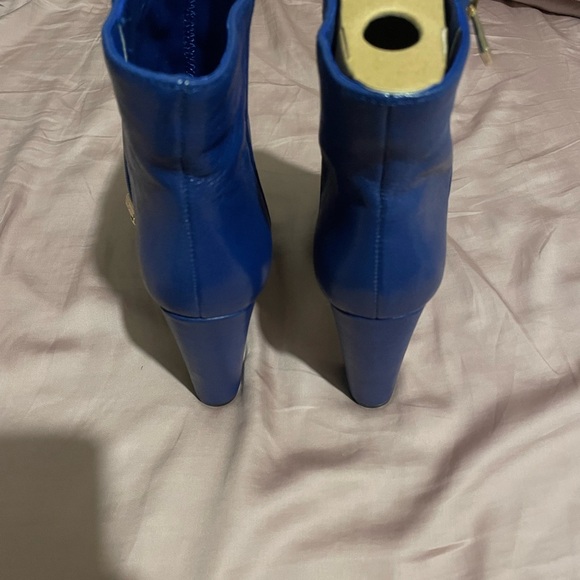 Blue, stacked heel pointed toe bootie - Picture 5 of 5